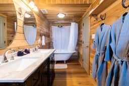 The Barnhouse for 4 @ TimberRose Ranch FBG TX