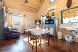 The Grapetown Gasthaus @ TimberRose Ranch hot tub