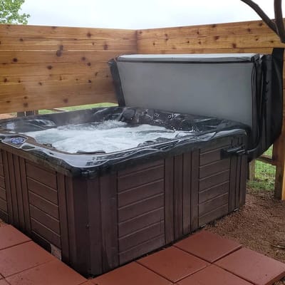 The Barnhouse for 2 @ TimberRose Ranch FBG hot tub