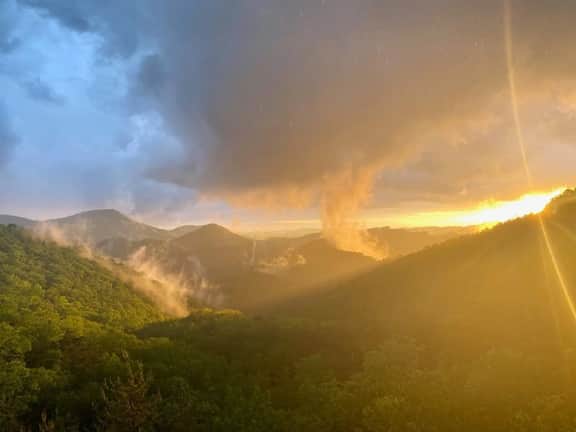 PEARLY GATES Cabin - the BEST VIEWS in the Smokies wifi hot tub