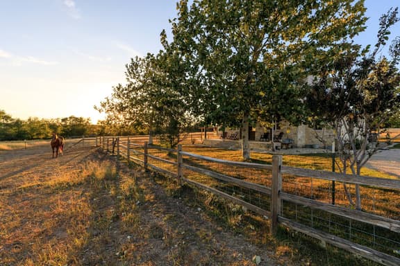 The Ranch House for 2 @ TimberRose Ranch hot tub